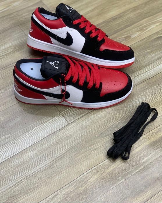 Air Jordan Preto/Branco/Vermelho