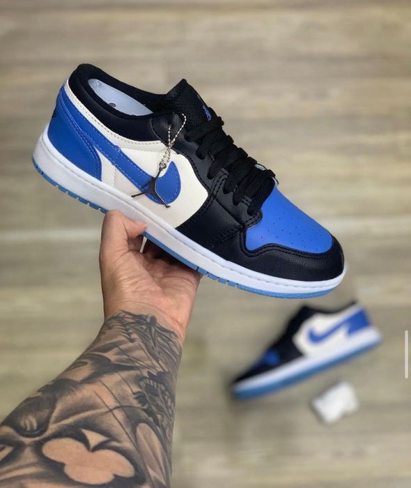 Air Jordan Preto/Azul/Branco